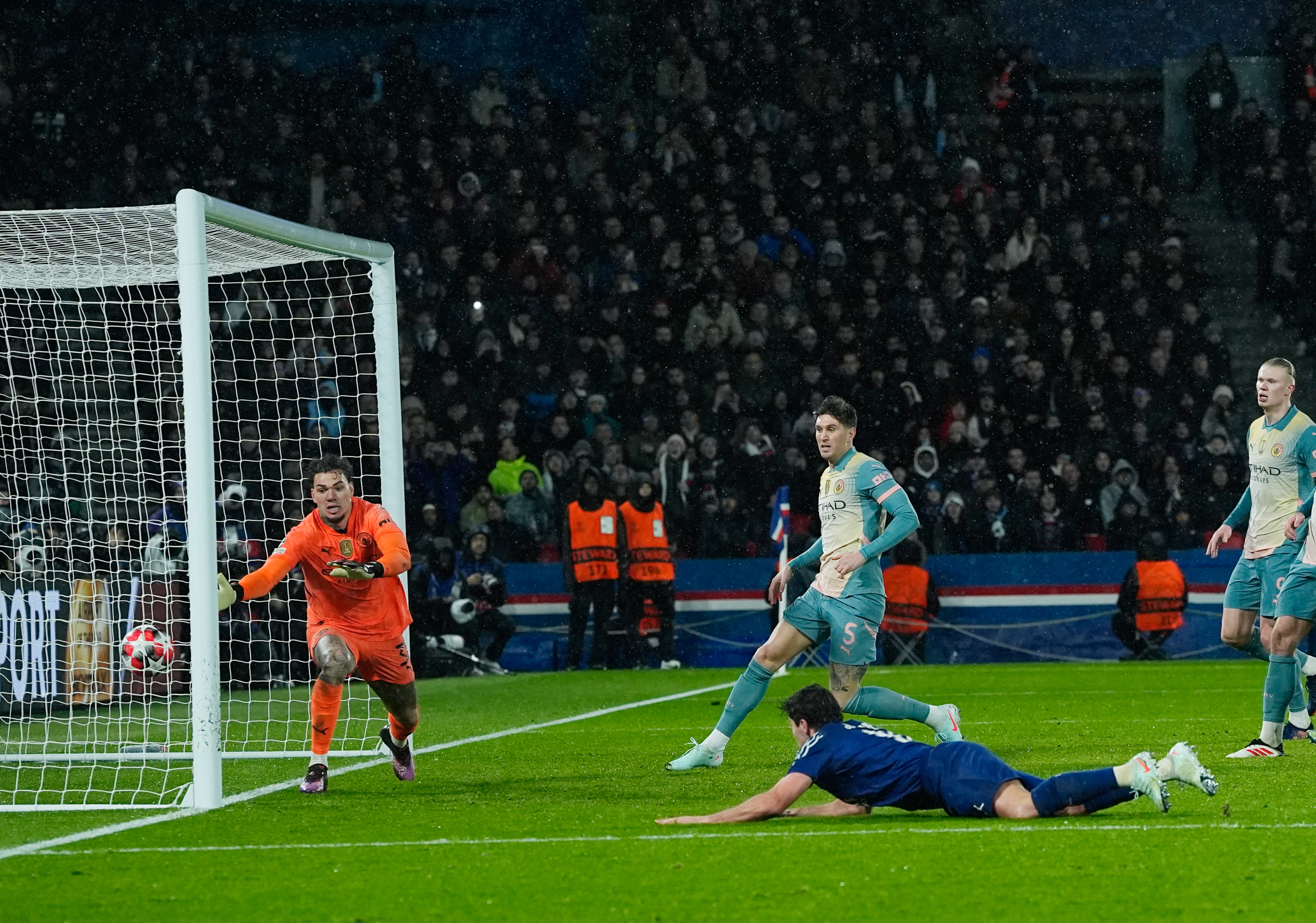 包含巴黎圣日耳曼传控能力惊人,进攻火力十足的词条 包含巴黎圣日耳曼传控能力惊人,进攻火力十足的词条