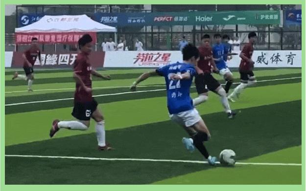 足球场上一幕幕激烈对抗,引发球迷狂热讨论的简单介绍 足球场上一幕幕激烈对抗,引发球迷狂热讨论的简单介绍