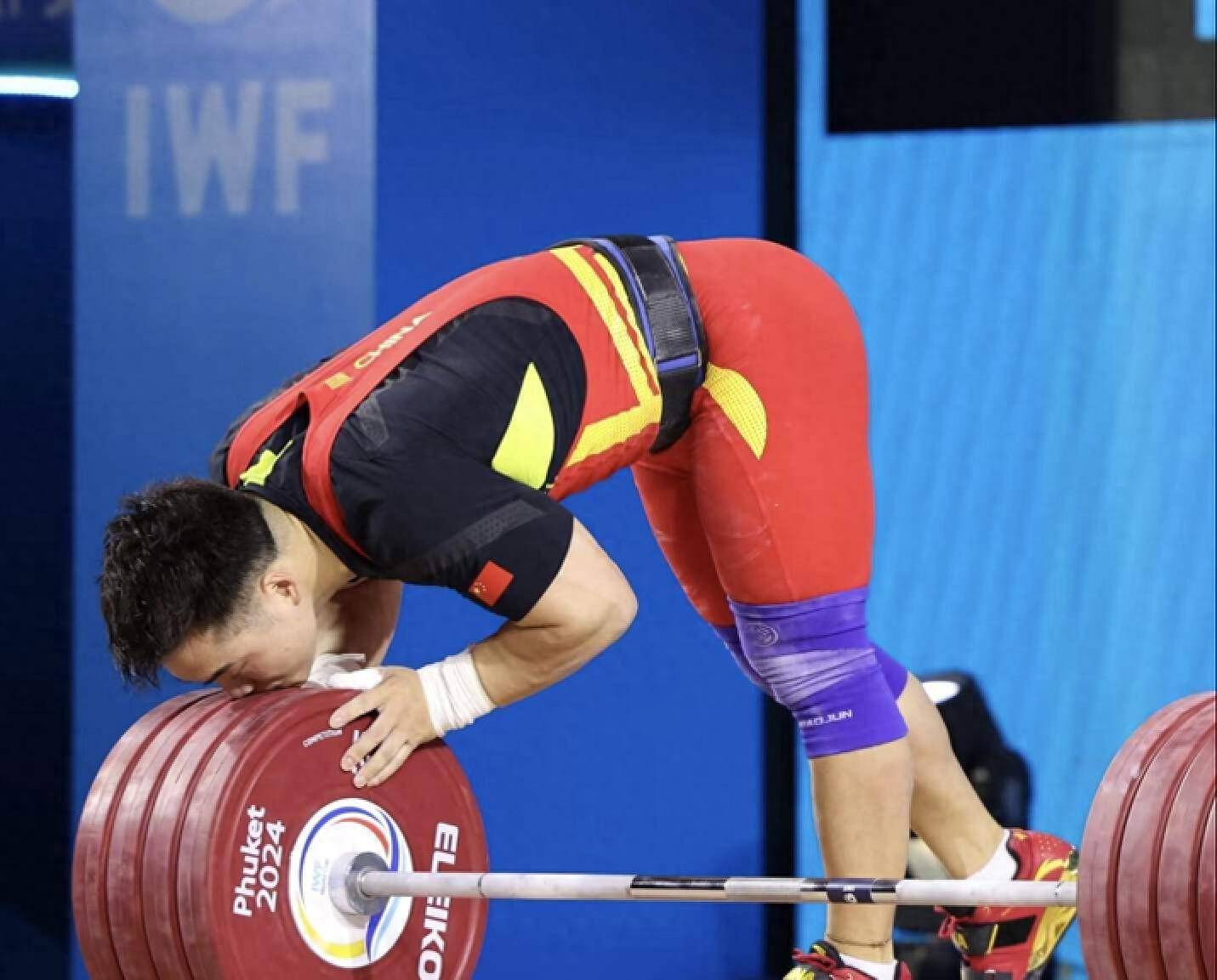 中国代表队奋力争夺金牌,取得令人瞩目的表现 中国代表队奋力争夺金牌,取得令人瞩目的表现