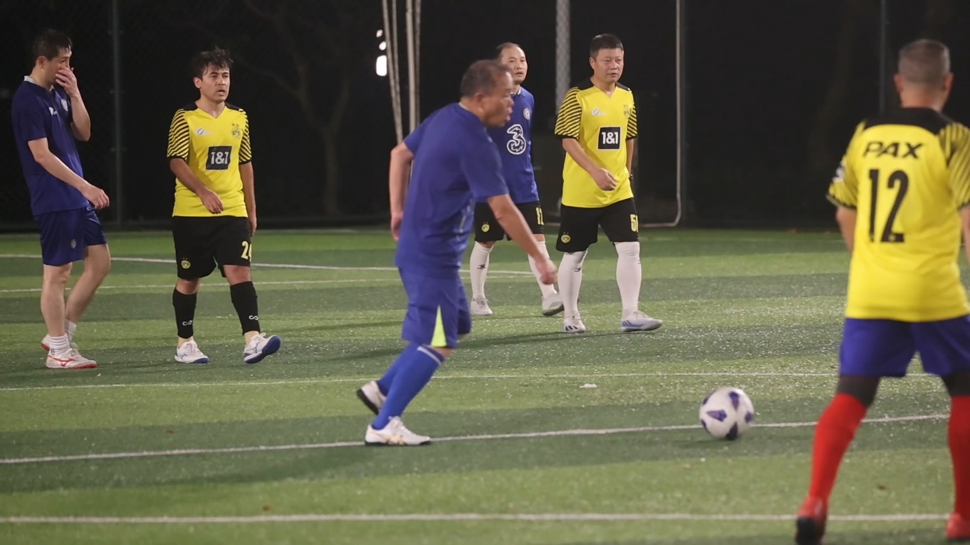 精彩足球比赛让人们目不转睛,乐在其中 精彩足球比赛让人们目不转睛,乐在其中