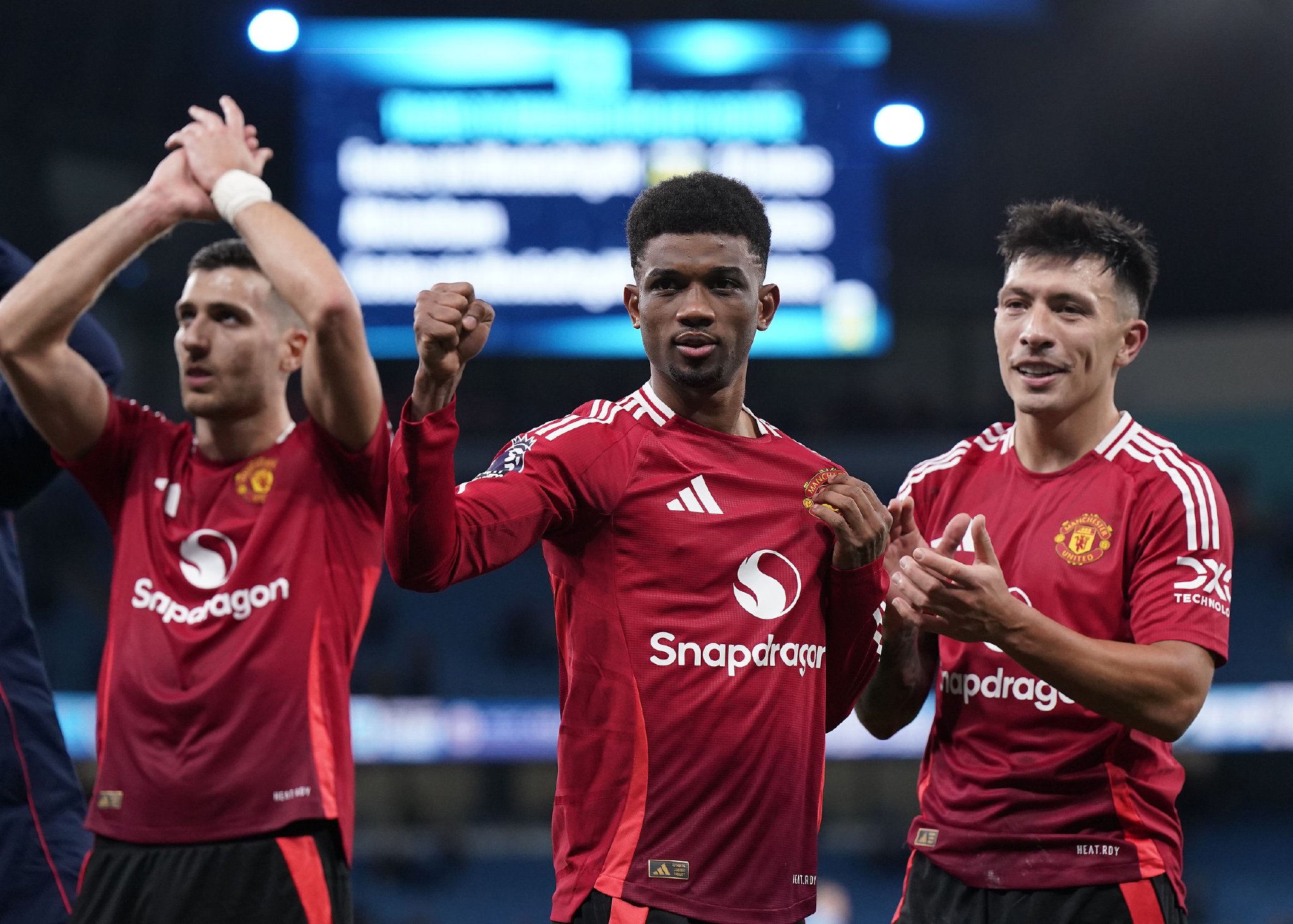 曼联新援积极融入球队,表现亮眼 曼联新援积极融入球队,表现亮眼