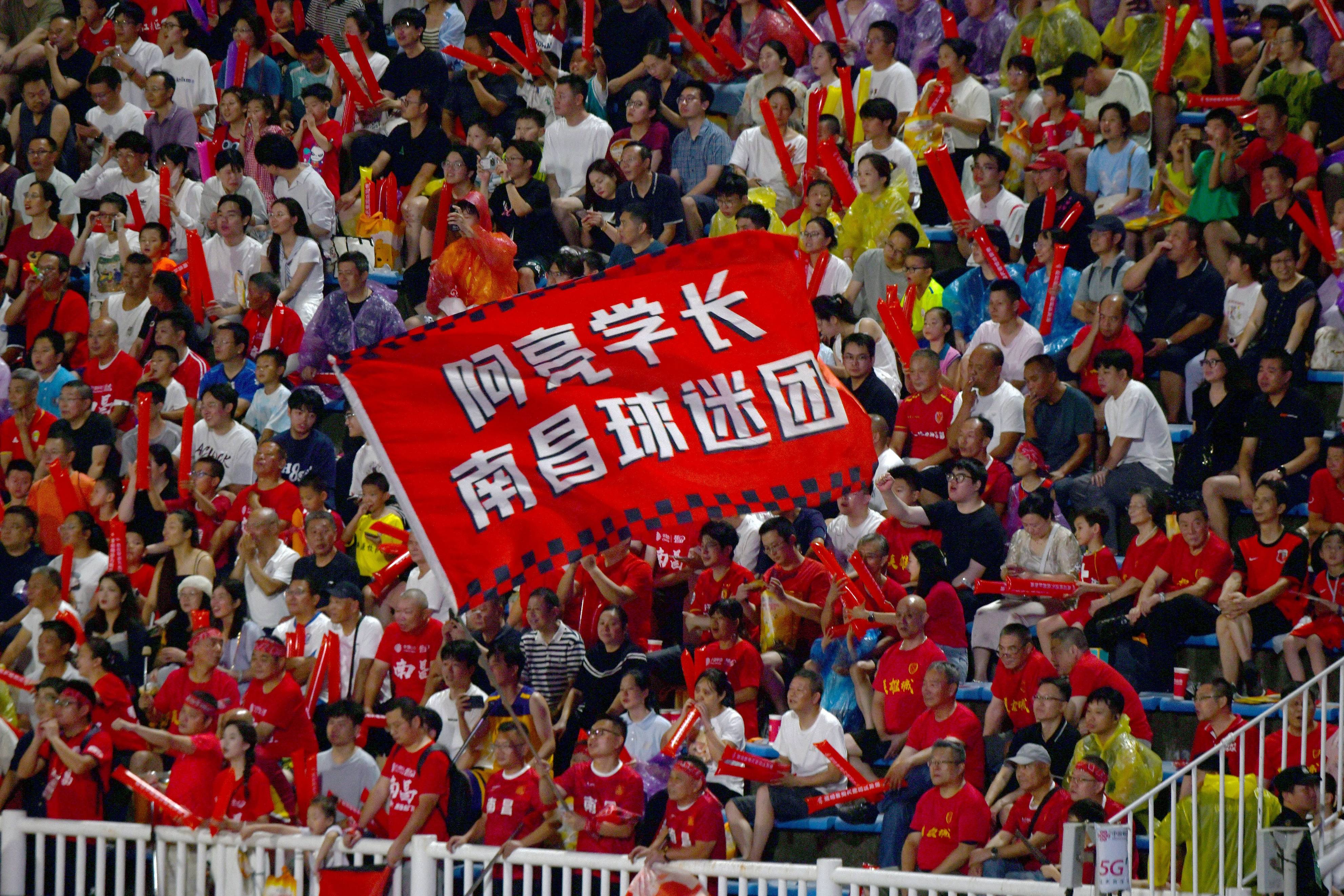 国内足球聚光灯下的高潮迭起!的简单介绍 国内足球聚光灯下的高潮迭起!的简单介绍